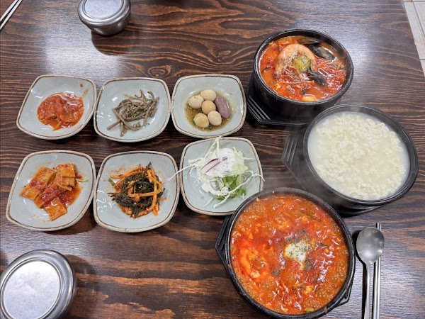 Choi Ilsun's Jjampong Spicy Tofu Soup 4