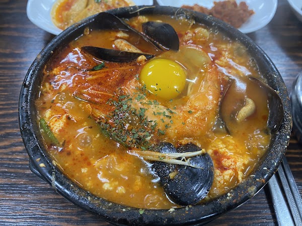 Choi Ilsun's Jjampong Spicy Tofu Soup 3