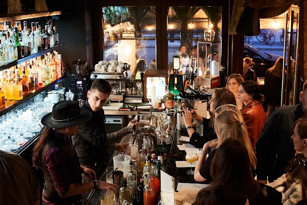 100 Gramm Bar & Lounge 5