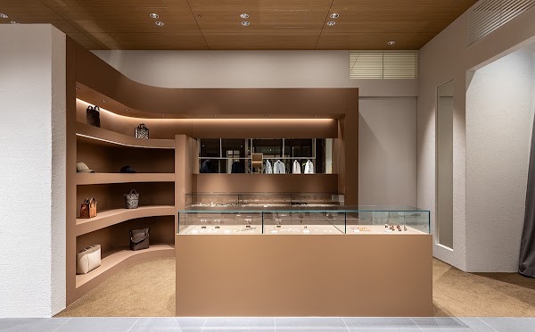 UNITED ARROWS MARUNOUCHI 4