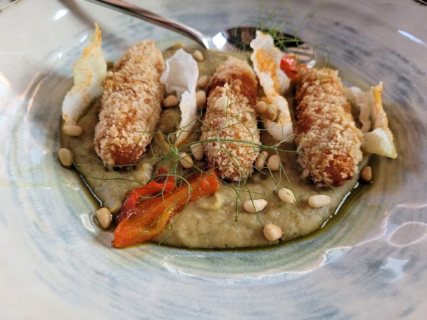 KIN Cafe & Restaurant 4