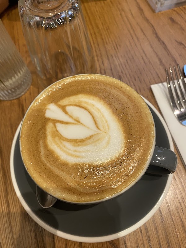 KIN Cafe & Restaurant 3