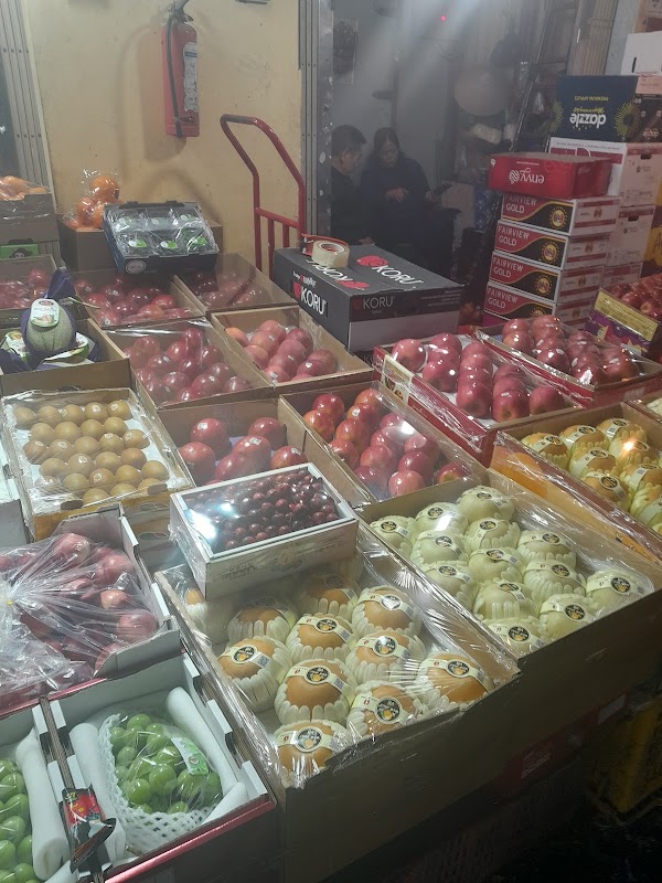 Long Bien Market 3