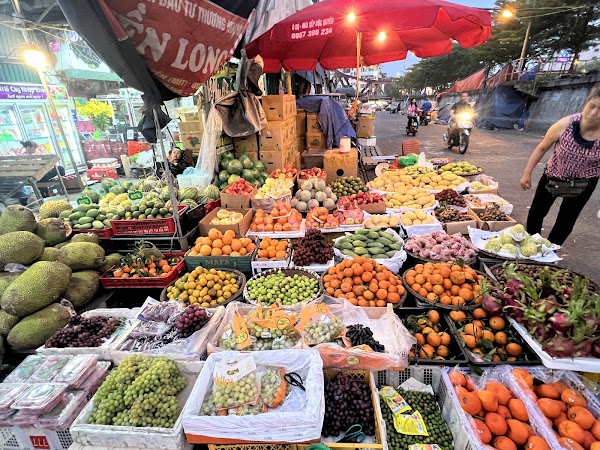 Long Bien Market 2