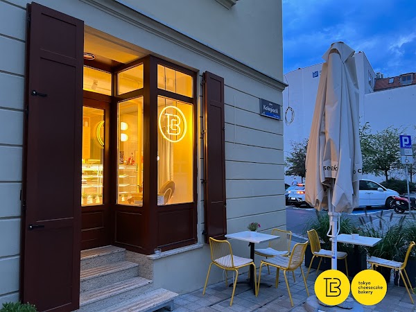 TCB Tokyo Cheesecake Bakery STARE MIASTO