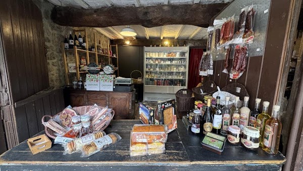 La Cuevona, tienda de alimentación Artesanal. Degustación de Quesos y Sidra en La Cuevona, Ribadesella 5