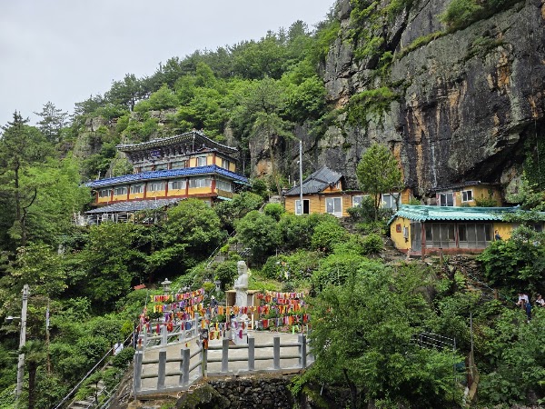 Gujeolsan Pokpoam Hermitage
