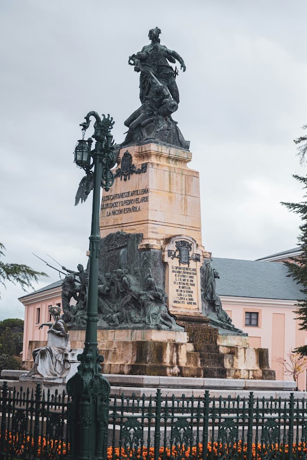 Luís de Camões Monument 2