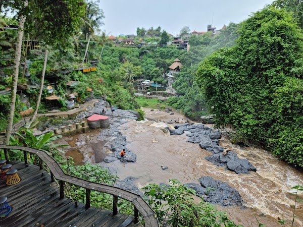 Tegenungan Waterfall 2