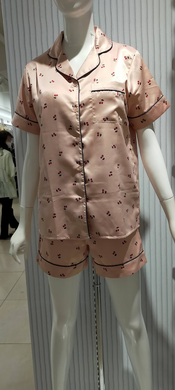 ジーユー 心斎橋店 3
