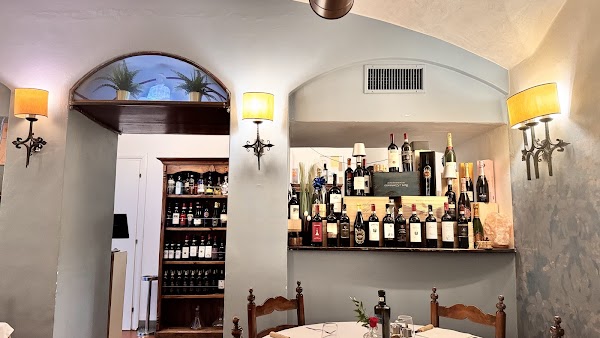 Cantina De' Pucci (Restaurant & Wine Window / Buchetta del Vino)