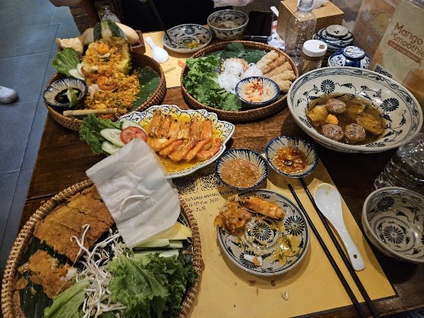 Ăn Thôi Restaurant 2