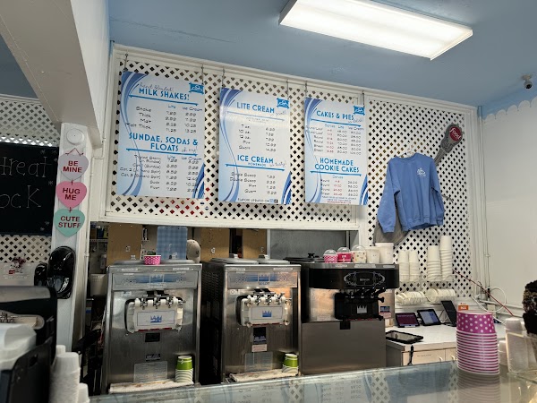 Whip'n Dip Ice Cream Shop 1
