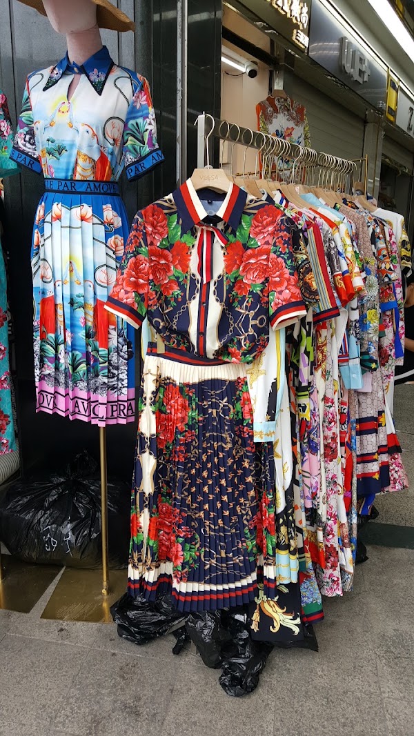 Wanjia Costume Wholesale Square 2