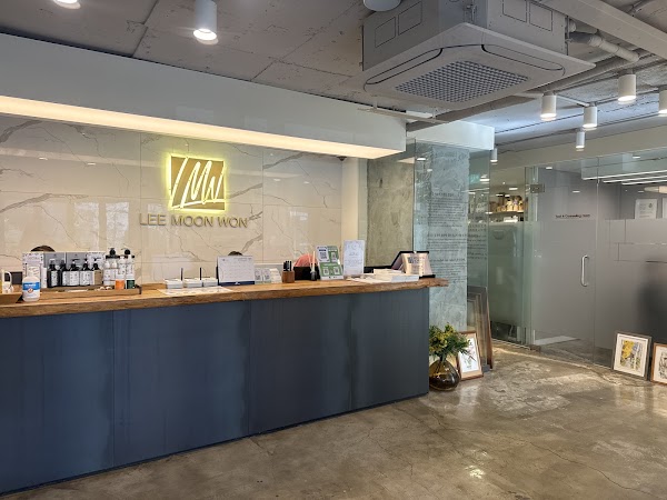 이문원한의원 (Lee Moon Won Korean Medicine Clinic & Medical Head Spa & Hair Loss Center) 5