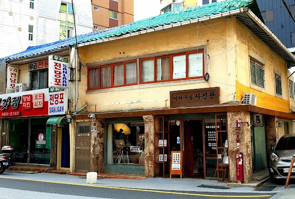 Brown Hands Baekje Cafe