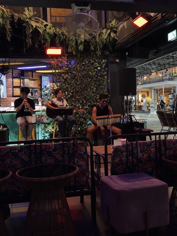 Pineapple Clubstaurant & Dispensary Samui 3