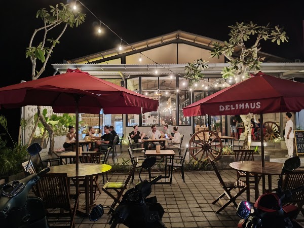Delihaus Resto, Bakery, Cafe