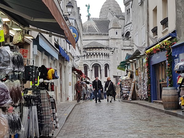 rue du Chevalier-de-La-Barre 3