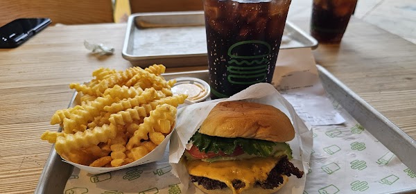 Shake Shack Stanford Shopping Center 4