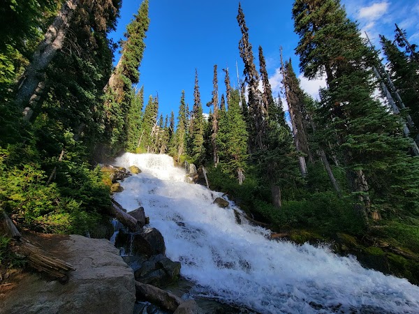 Joffre Lakes Park 3