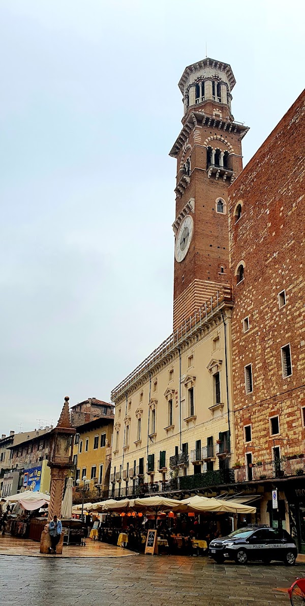 Piazza delle Erbe 4