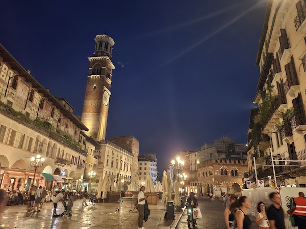Piazza delle Erbe 2