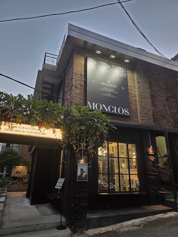 MONCLOS