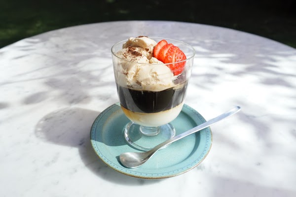 WHITE GLASS COFFEE 4