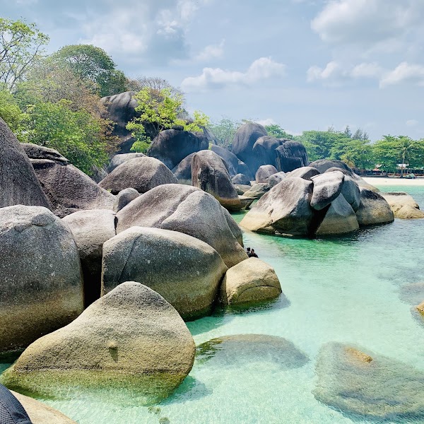Pantai Laskar Pelangi 1