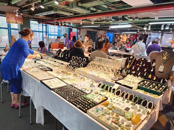 Jianguo Holiday Jade Market 4