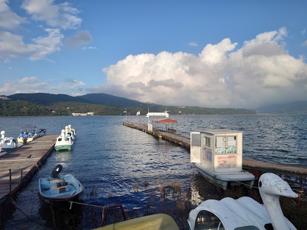 Lake Yamanakako Pleasure Boat "Swan Lake" 4