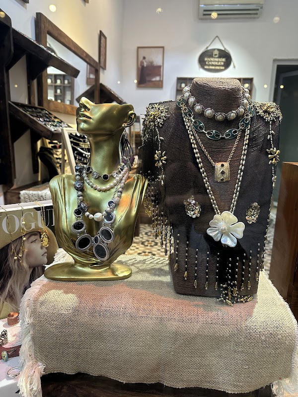 Hana 34 Vintage Jewelry ( Tiệm Trang Sức Vintage) 4