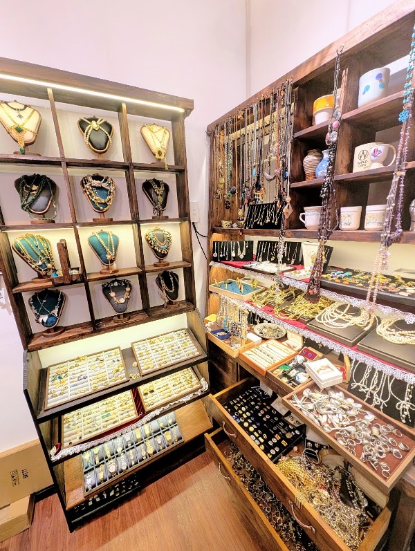 Hana 34 Vintage Jewelry ( Tiệm Trang Sức Vintage) 3