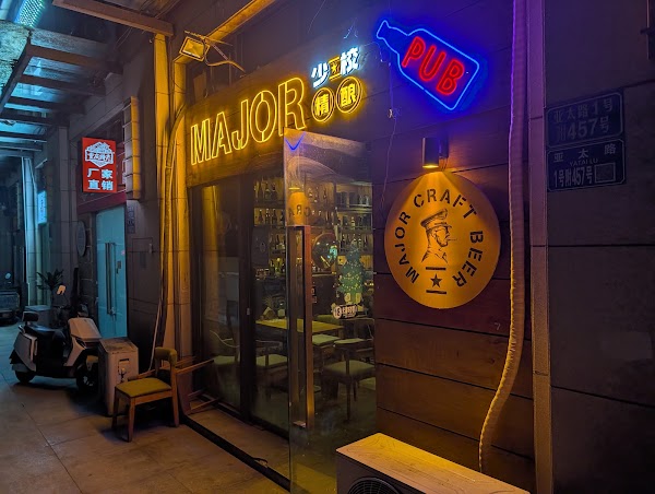 Hops Beer Craft Beer Bar 3