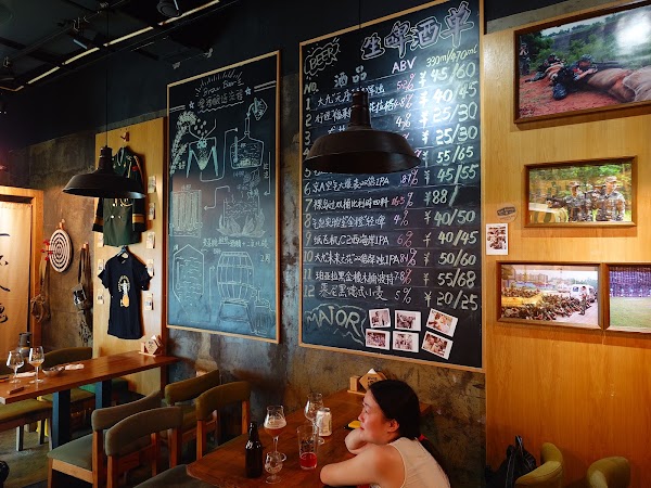 Hops Beer Craft Beer Bar 2