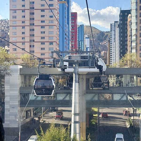 Mi Teleférico Línea Blanca - Estación Plaza Triangular 3