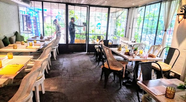 Amour Bistro 1
