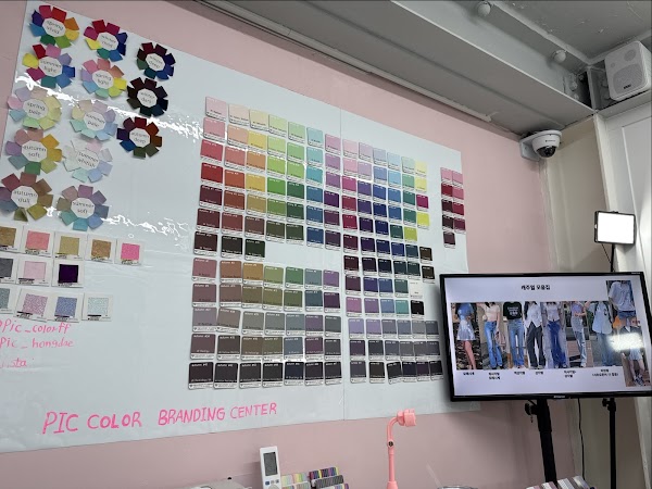 PIC COLOR BRANDING CENTER Hongdae