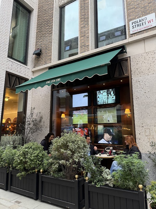 Café Leon Dore