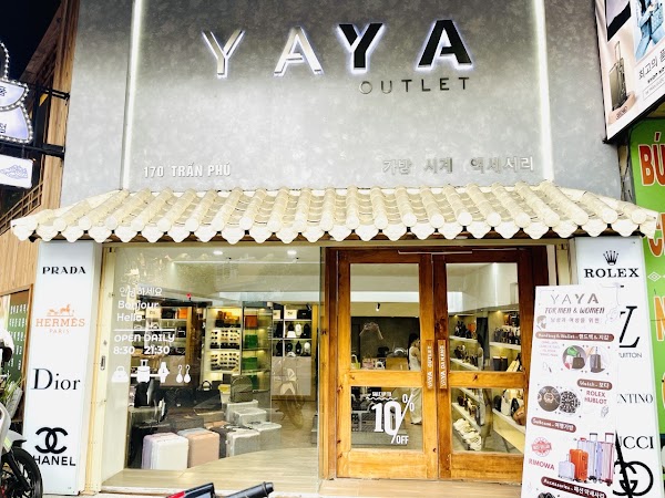 YAYA Outlet 손 가방. 다낭 시계