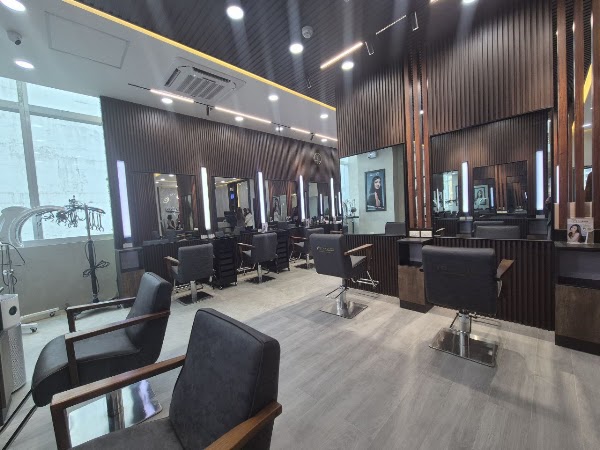 T&J Professional Salon - Gateway Tower 1 4