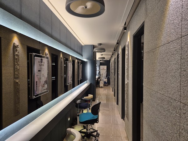 Lamiche Dermatology 5