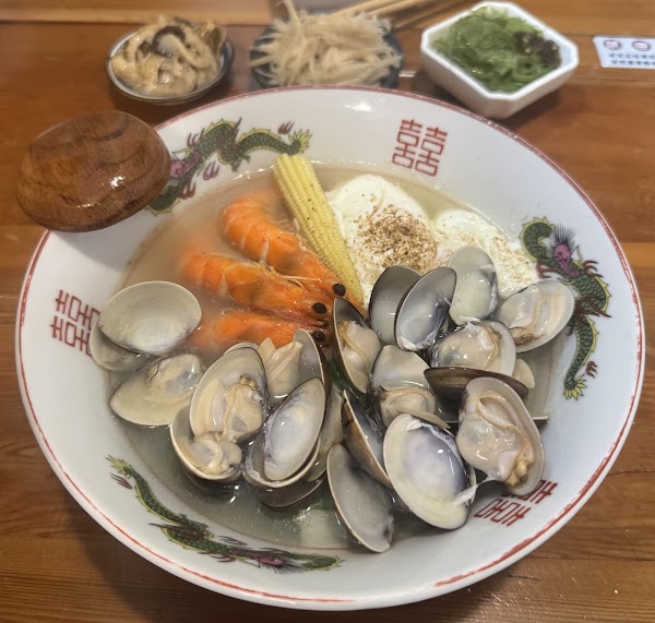 誠實鍋燒 公休日公告於臉書 • IG 內用無訂位服務 3