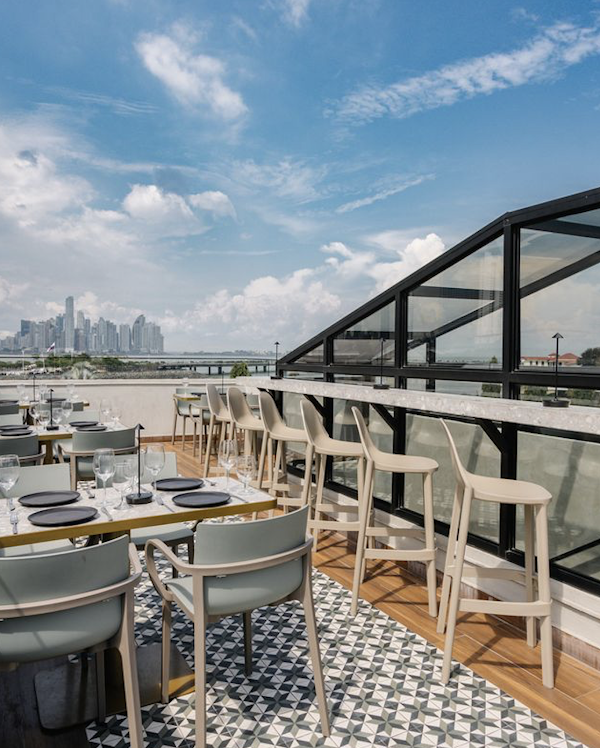 Lazotea Restaurant & Rooftop