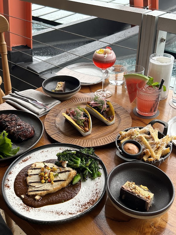 Alegre Bar and Dining 4