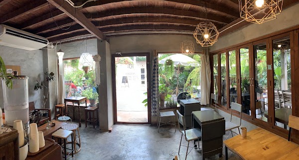 Ho: Bake & Craft Café