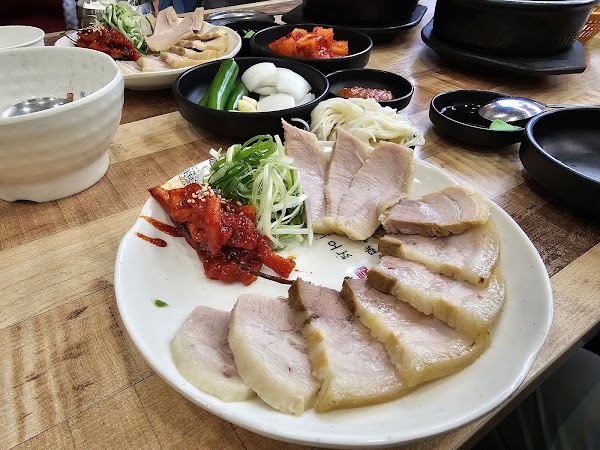 Suyeong Bonga Dwaeji-gukbap 4