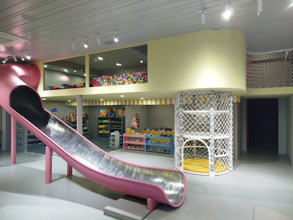Little M kid Lounge