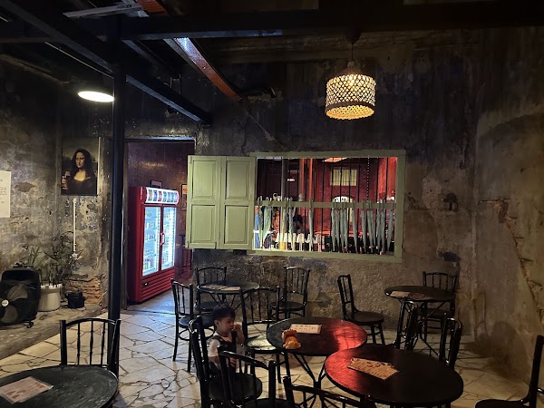 Leklu Coffee Handpour bar